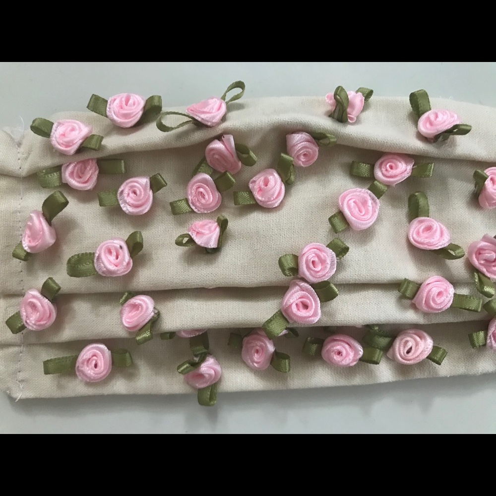Beautiful rose face mask - Picture 3 of 5